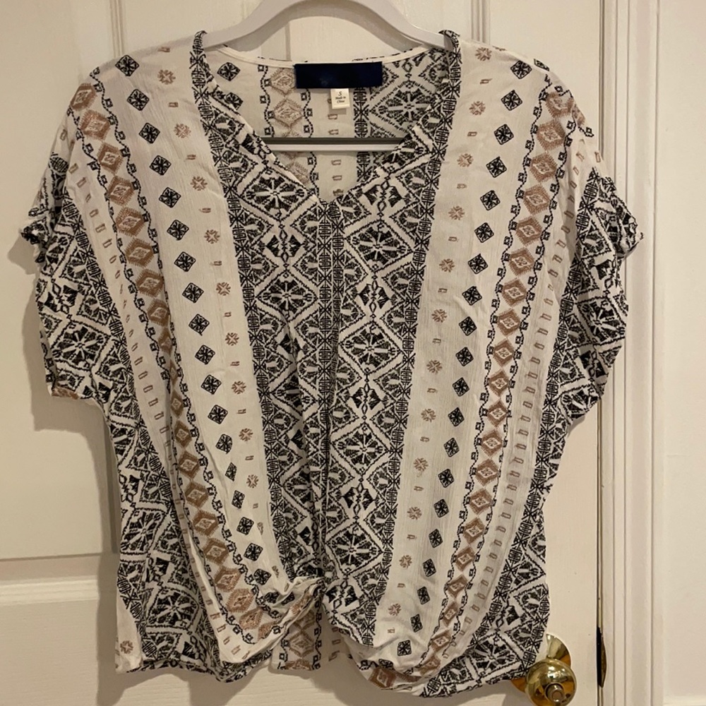 Francesca’s Knot Front Drop Sleeve Top